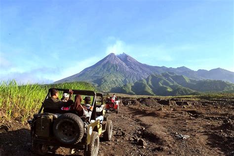 Destinasi Adventure yang Populer di Indonesia: Kegempaan Gunung Merapi
